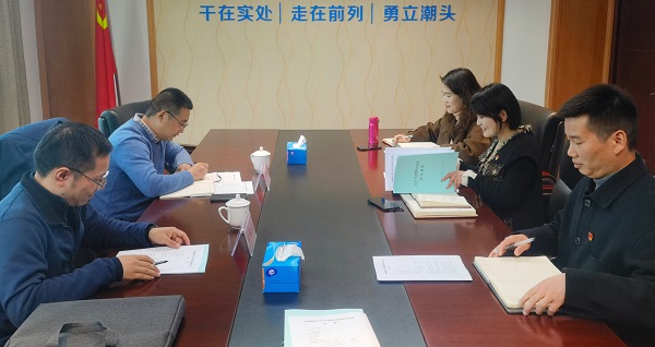 0324环保集团党委书记、副董事长、总经理罗畅与会指导海塘物业党支部组织生活会.jpg