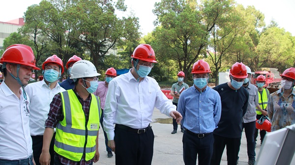 0411杭钢集团党委副书记、总经理林亮带队赴环保集团开展安全生产和疫情防控大检查现场.jpg