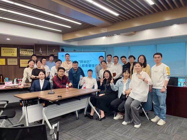 插图1：会议现场合照.jpg